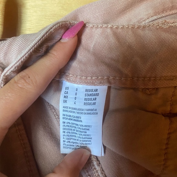 AMERICAN EAGLE. SIZE 0. ROSE PINK/ NUDE COLOR JEANS. - Picture 4 of 5